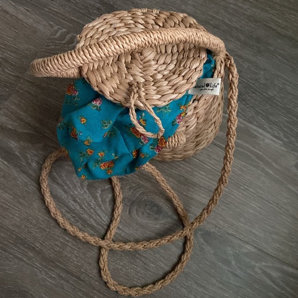 Basket-Style Crossbody - Picture 5 of 6